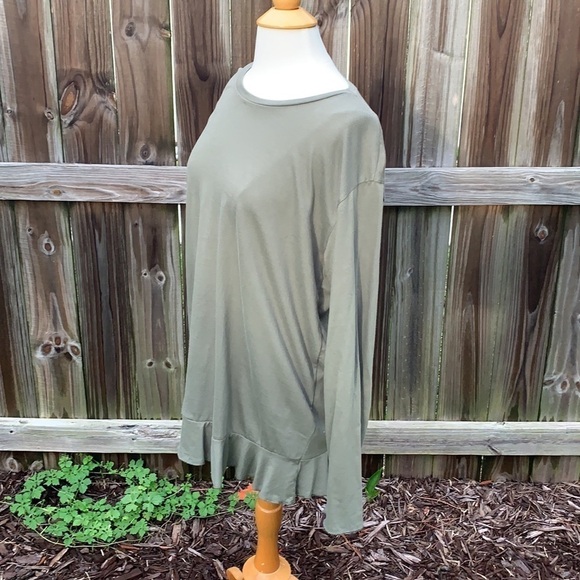 Zara ruffle bottom cotton top, size large - Picture 2 of 6